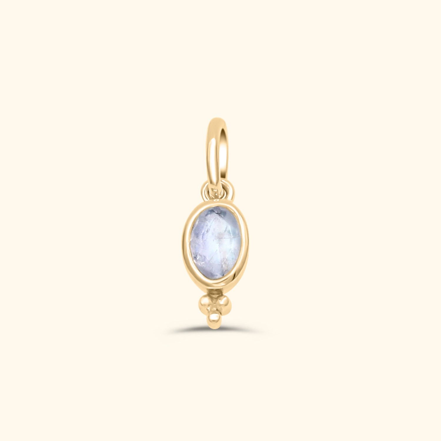 Gold plated birthstone hanger met ovale maansteen en sierlijk detail – Josephina Jewelry