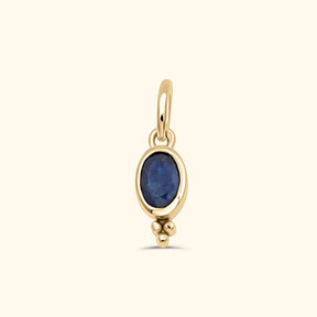 Gold plated birthstone hanger met ovale saffier en sierlijk detail – Josephina Jewelry